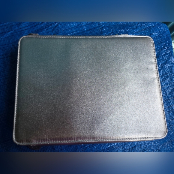 NWOT Lancome Paris Metallic Gold Women's Bag Makeup Case Zipper Travel Kit - Picture 11 of 16